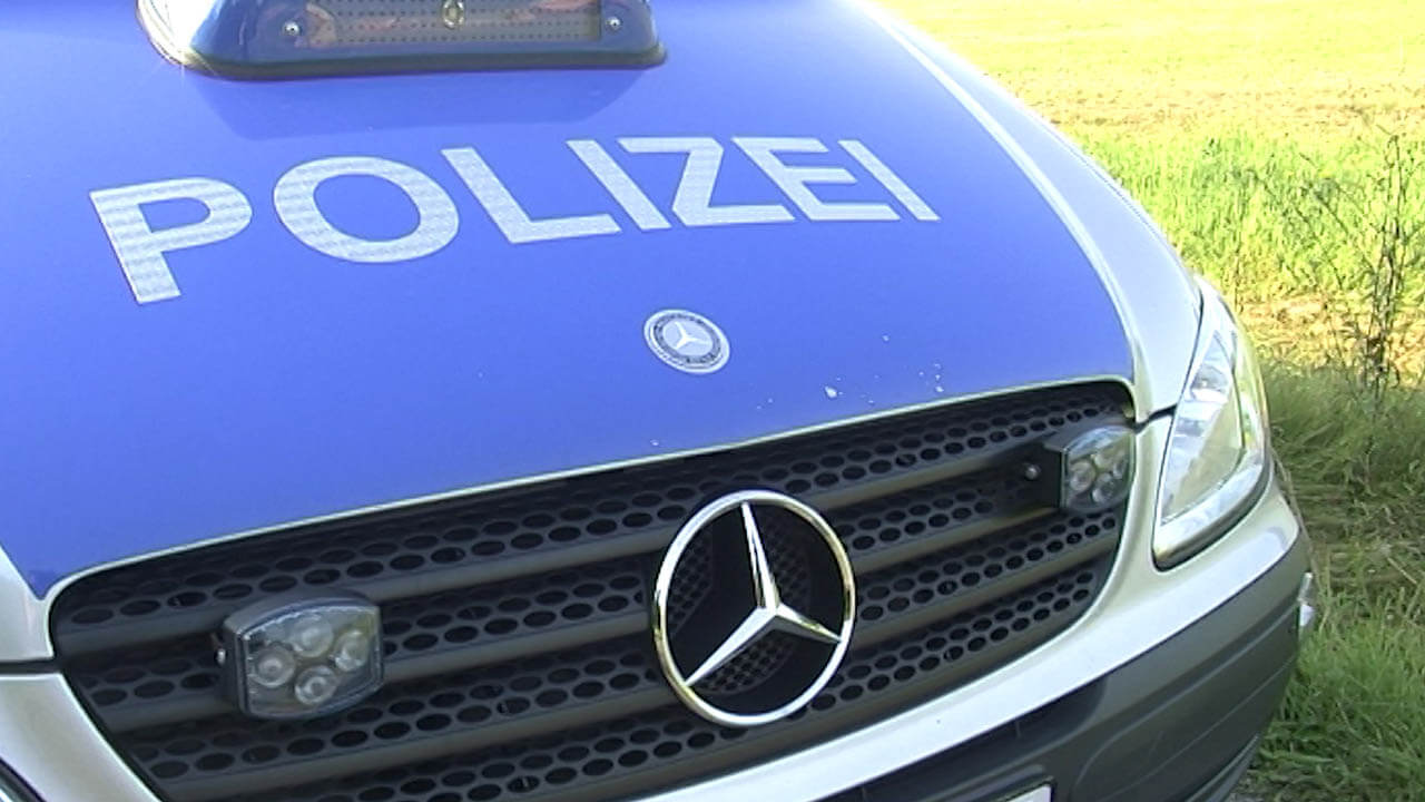 Am Steuer Abgelenkt Die Heimtuckischen Feinde Unserer Aufmerksamkeit Im Strasenverkehr