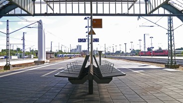 Göppingen - Mann zwingt Zug am Bahnhof zur Schnellbremsung