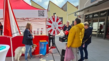 Geislingen - DRK informierte am Weltrotkreuztag über die Angebote des Kreisverbands und bedankt sich mit einer Tasse Kaffee