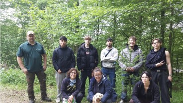 Landkreis Göppingen - Berufsvorbereitungsklasse hilft beim Rückbau von Wuchshüllen
