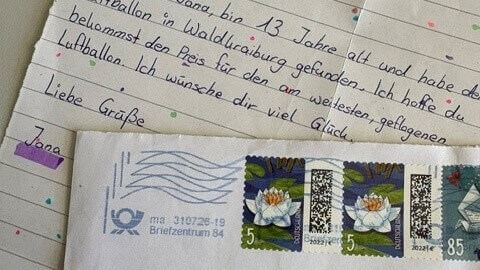 Geislingen - Luftballonwettbewerb beim Kinderfest - Weiteste Karte legte 195 Kilometer zurück