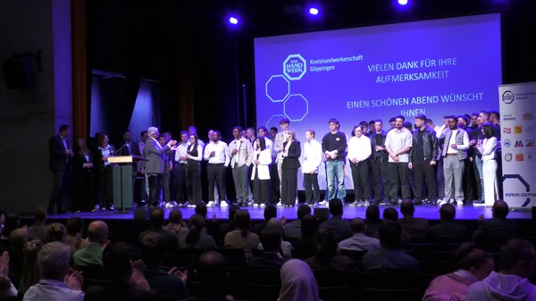 Uhingen: 78 Handwerksgesellen feierlich im Uditiorium losgesprochen