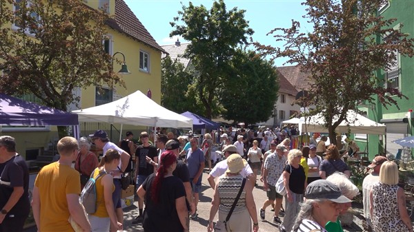 Wäschenbeuren: Pfingstmarkt bei bestem Sommerwetter