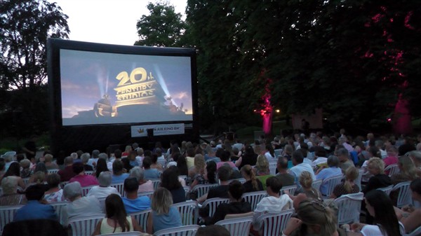 Bad Überkingen: Open-Air-Kino im Kurpark gestartet