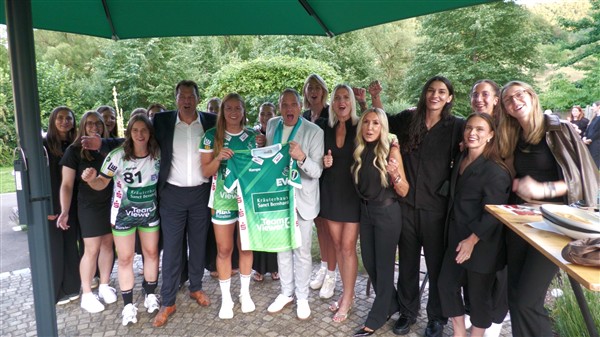 Bad Ditzenbach: Handball trifft Heilpflanzen – Saisoneröffnung der Frisch Auf Frauen im Kräuterhaus Sanct Bernhard