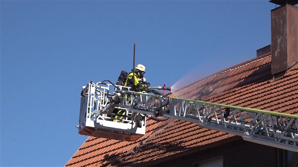 Bad Boll: Dachstuhl fängt Feuer